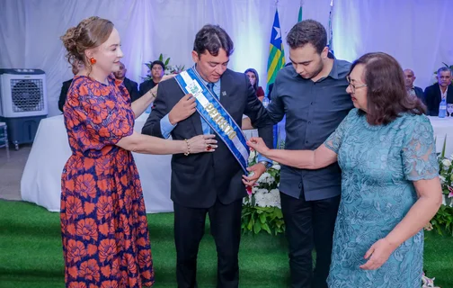 Prefeito reeleito de Riacho Frio é empossado