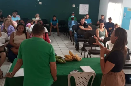 Prefeitura de Esperantina reúne agricultores familiares