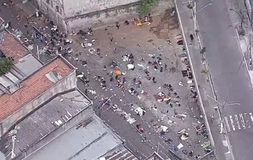 Prefeitura de São Paulo ergue muro para isolar frequentadores da Cracolândia