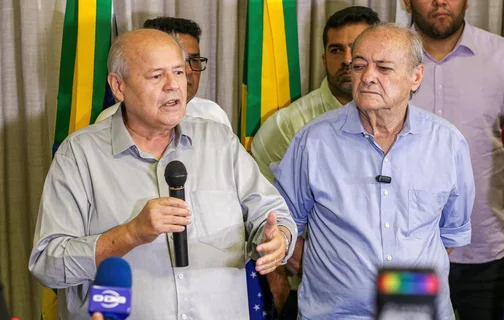 Presidente da FMS, Charles da Silveira, e o prefeito Sílvio Mendes