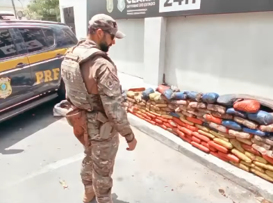 PRF apreende 180 kg de supermaconha