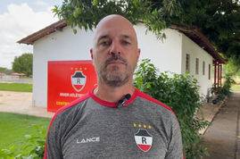 Técnico do River faz 1º treino e cita busca por reforços