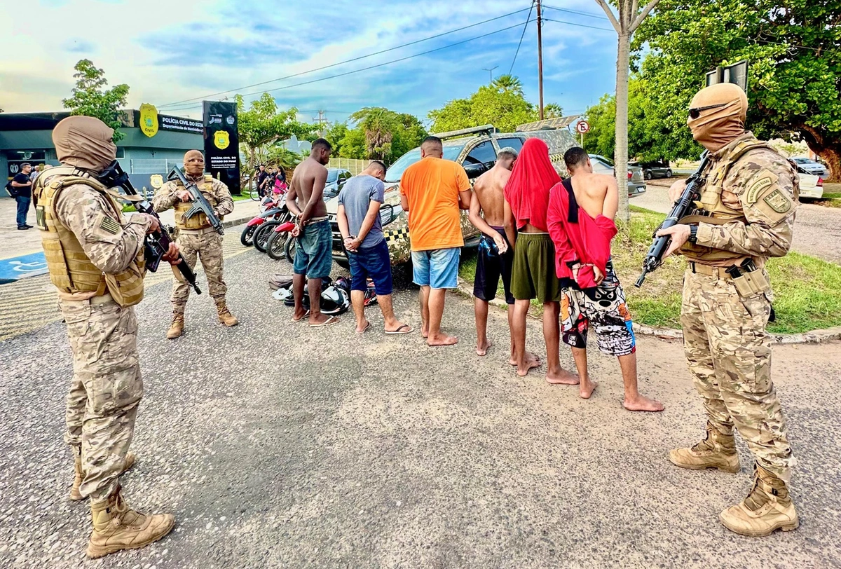 Suspeitos de roubos e furtos de motocicletas conduzidos pela PM