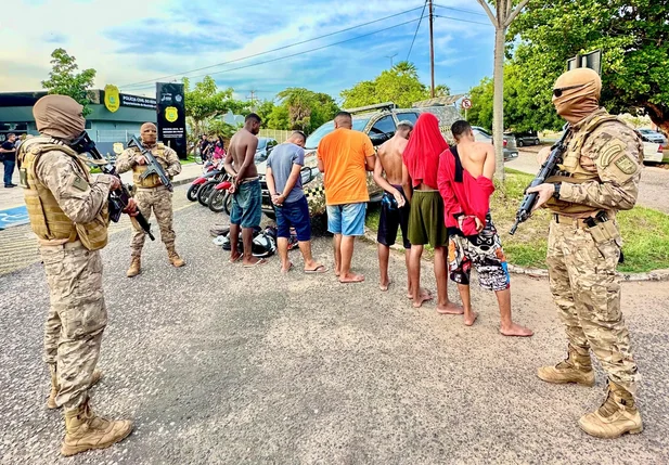 Suspeitos de roubos e furtos de motocicletas conduzidos pela PM