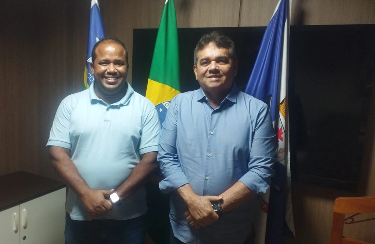 Vereador Enzo Samuel (à esquerda) durante encontro com Jorge Lopes (à direita)