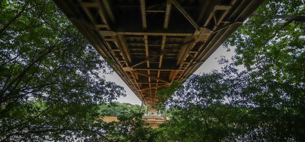 A Ponte Metálica liga Teresina a Timon