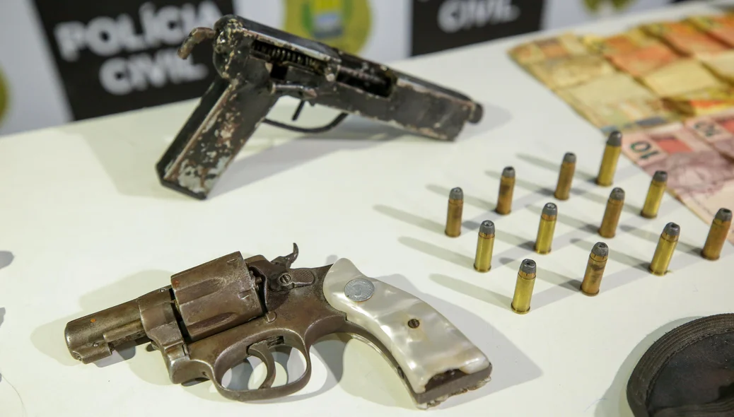 Armas de fogo e munições apreendidas em operação do DRACO