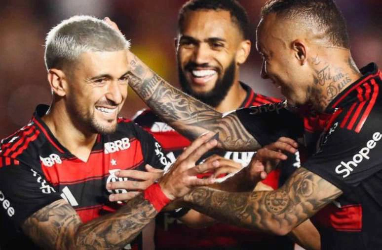 Arrascaeta comemora o gol do flamengo