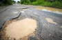 Buracos na estrada que dá acesso ao povoado Boquinha