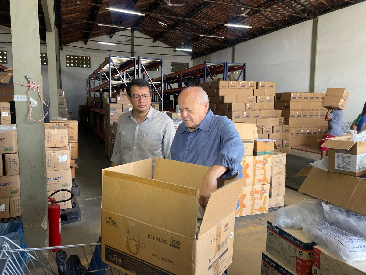 Caminhões carregados de insumos e medicamentos chegam para abastecimento da saúde em Teresina