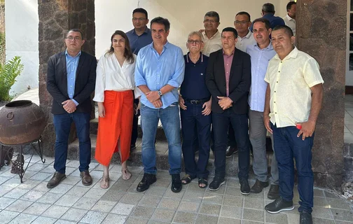 Comissão de suplentes de vereador de Teresina em visita ao senador Ciro Nogueira (PP), nessa segunda-feira (03)