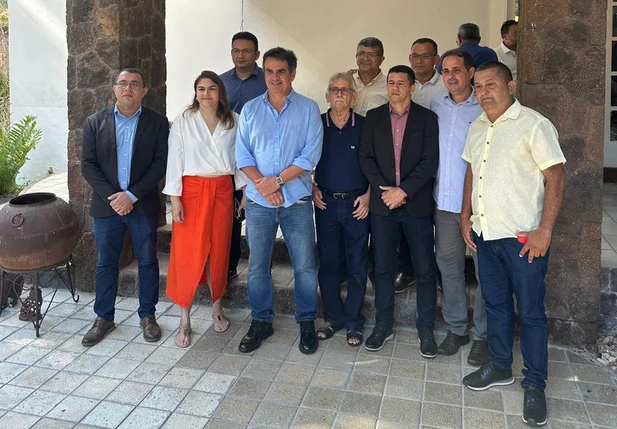 Comissão de suplentes de vereador de Teresina em visita ao senador Ciro Nogueira (PP), nessa segunda-feira (03)