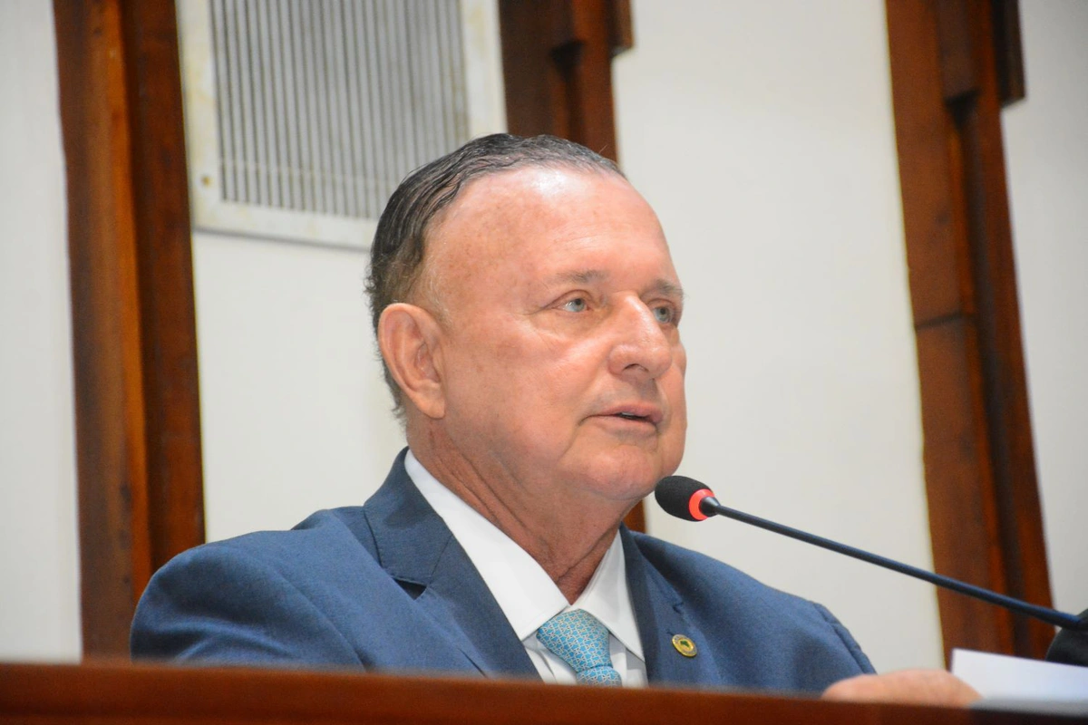 Deputado Adolfo Menezes