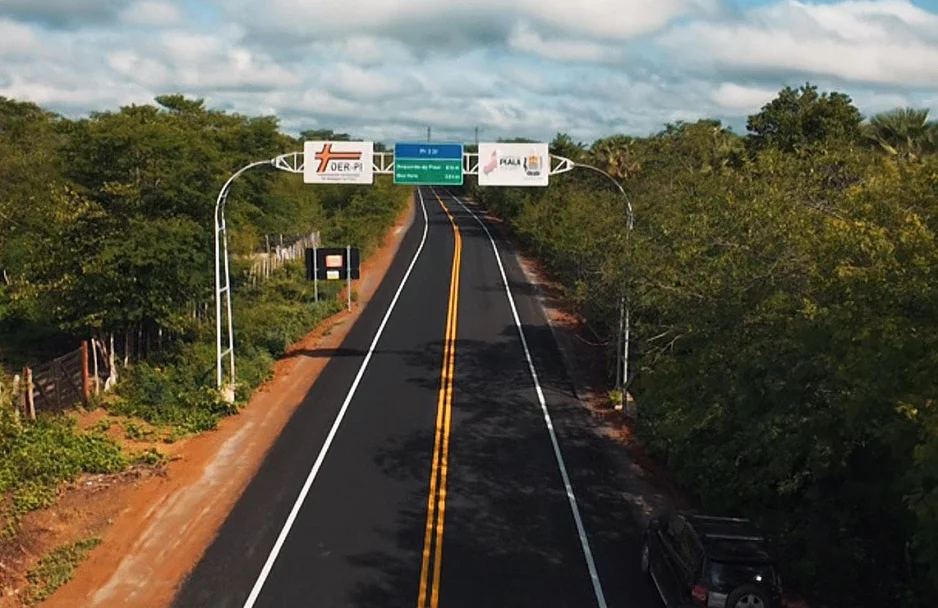 DER recupera rodovia em Boqueirão do Piauí