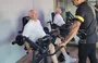 Dr. Antônio Nascimento, de 82 anos, faz musculação terapêutica para atenuar os efeitos da doença