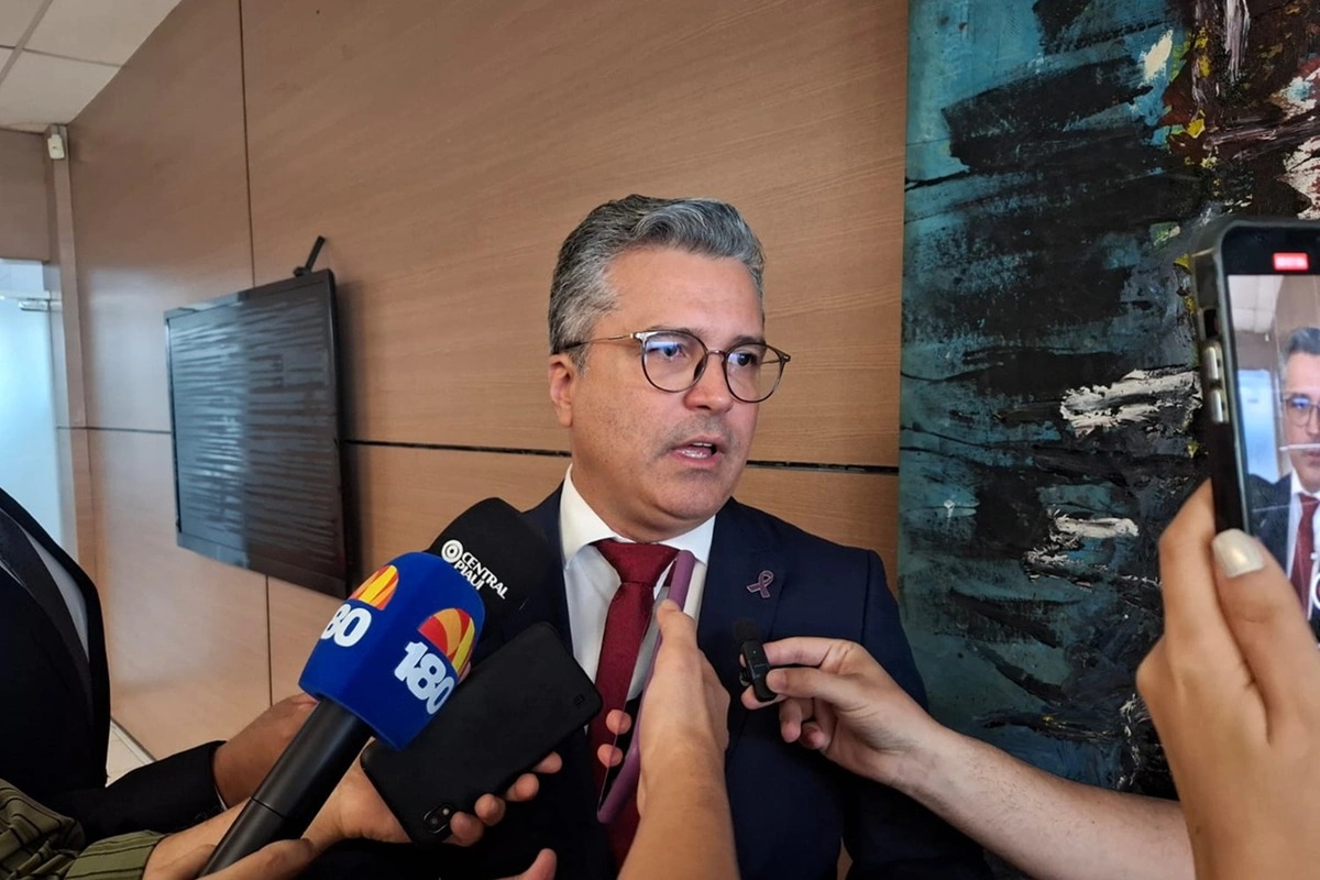 Dr. Vinicius Nascimento, deputado estadual pelo PT, durante coletiva de imprensa, nesta terça-feira (04)