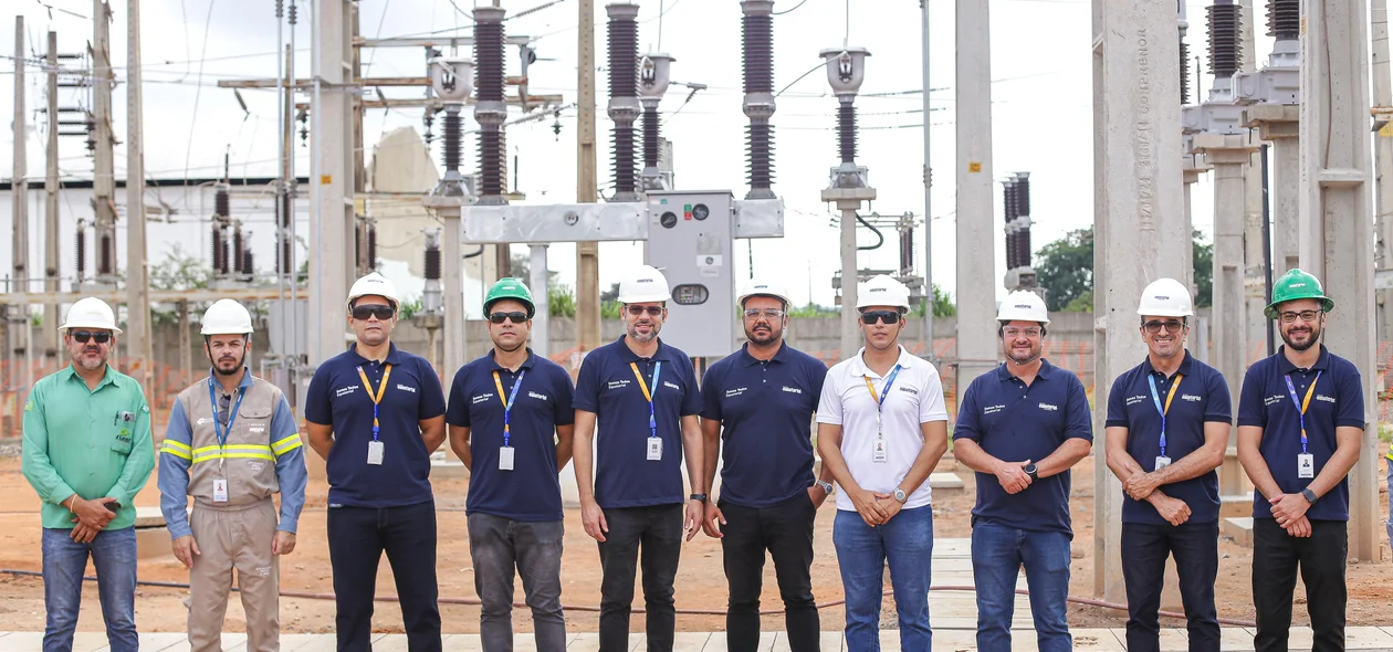 Equipe da Equatorial na subestação