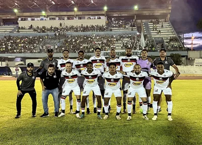 Equipe do Anápolis antes de jogo contra o Jataiense