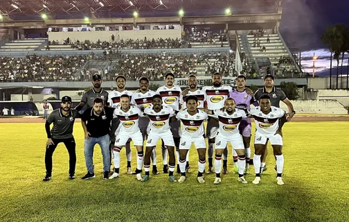 Equipe do Anápolis antes de jogo contra o Jataiense