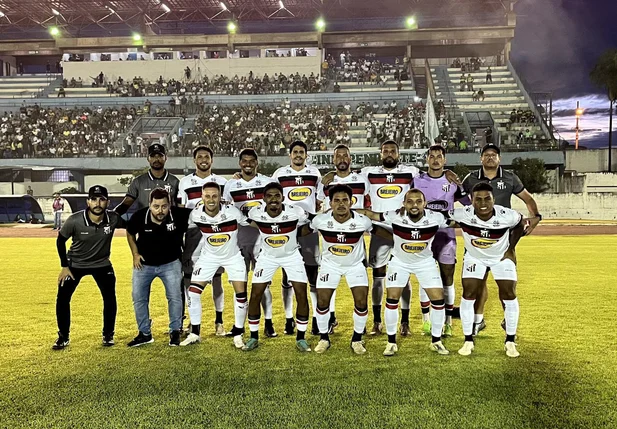 Equipe do Anápolis antes de jogo contra o Jataiense