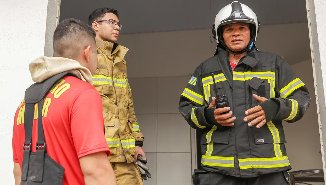 Equipe do Corpo de Bombeiros no local