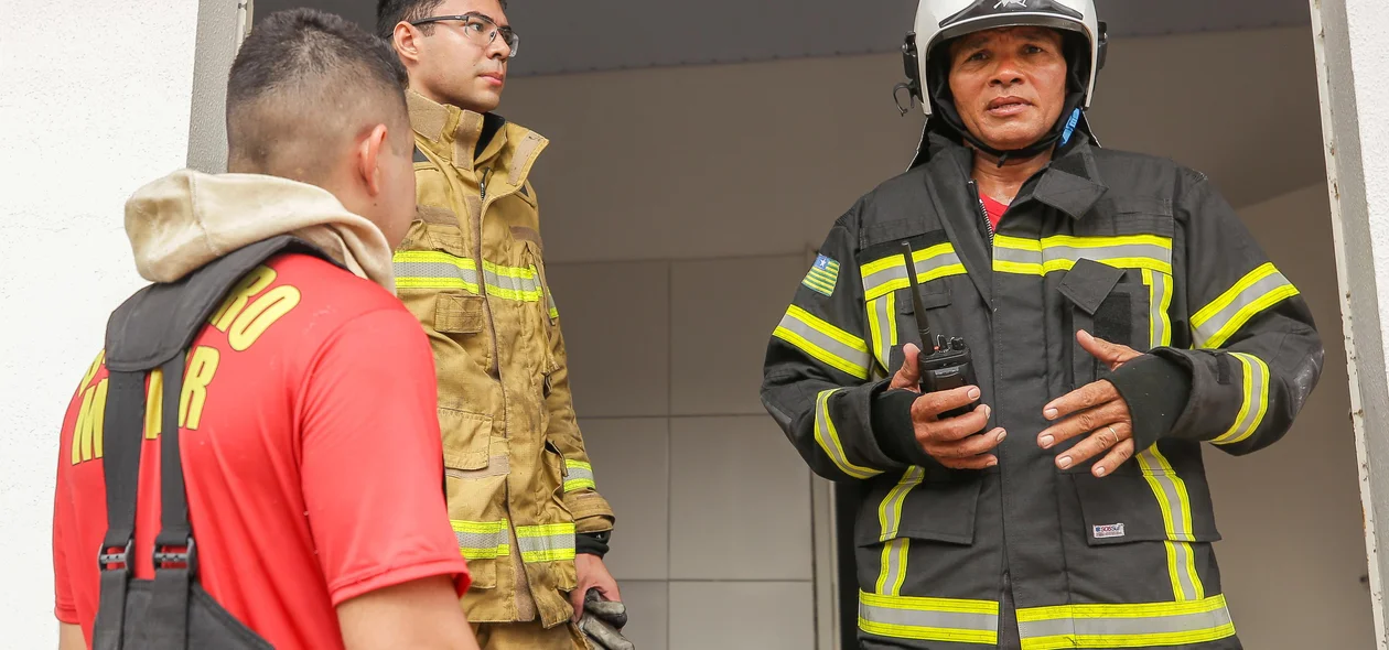 Equipe do Corpo de Bombeiros no local