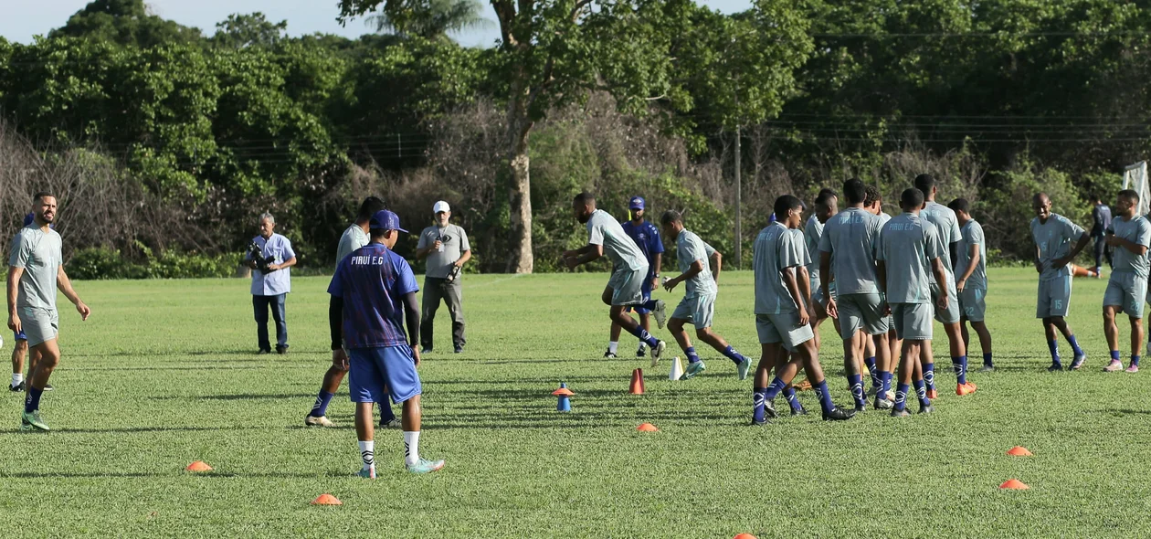 Equipe do Piauí faz primeiro treino com o novo técnico Renatinho Potiguar