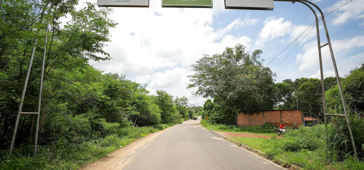 Estrada que dá acesso ao povoado Boquinha