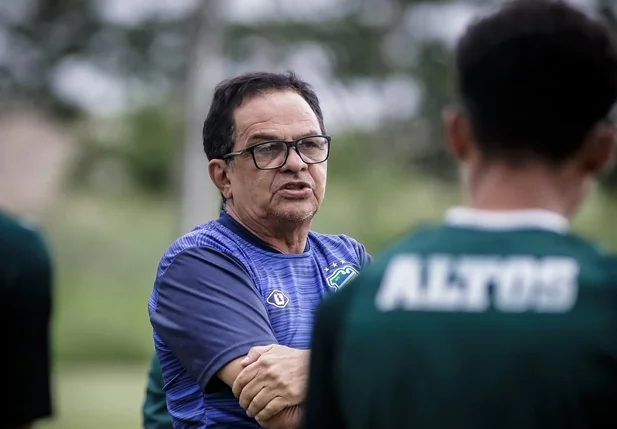 Francisco Diá, técnico do Altos