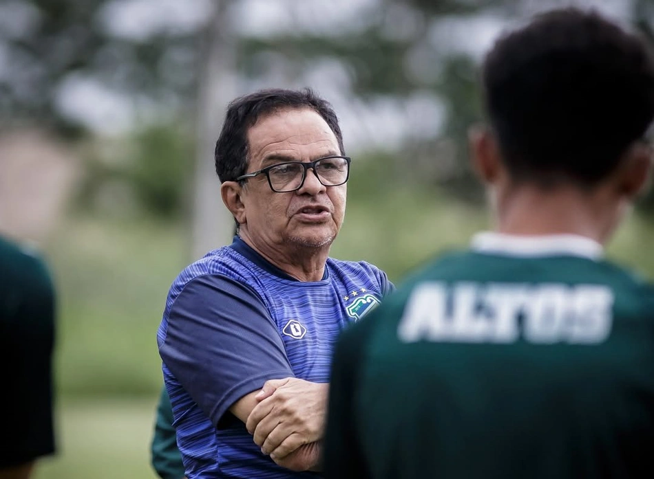 Francisco Diá, técnico do Altos