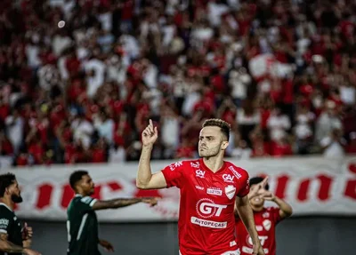 Gabriel Poveda, autor do gol da vitória do Vila Nova sobre o Goiás