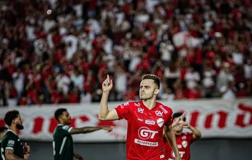 Gabriel Poveda, autor do gol da vitória do Vila Nova sobre o Goiás