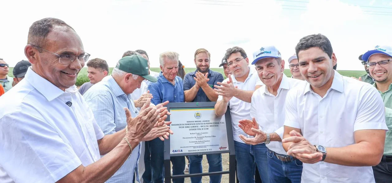 Governador Rafael Fonteles e autoridades