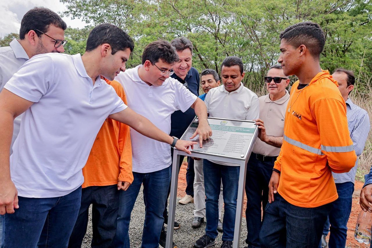 Governo do Piauí entrega 174km recuperados de estradas