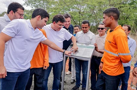 Governo do Piauí entrega 174km recuperados de estradas