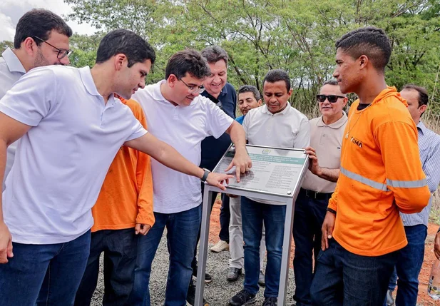 Governo do Piauí entrega 174km recuperados de estradas