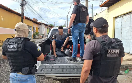 Homem com mandado de prisão em aberto