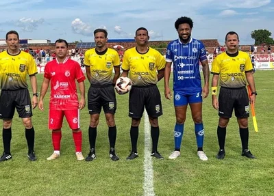 Jogadores do Parnahyba e 4 de Julho antes de partida