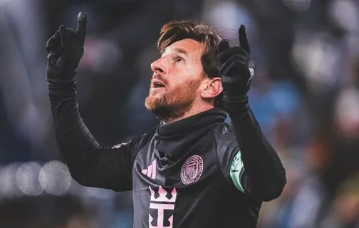 Lionel Messi em duelo contra o Sporting Kansas City