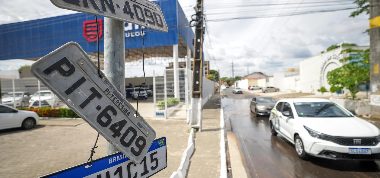 Local já coleciona placas de veículos perdidos