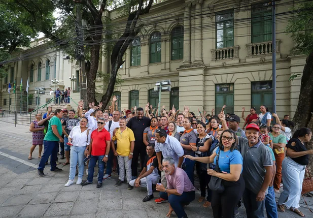 Manifesta em frente a prefeitura de Teresina