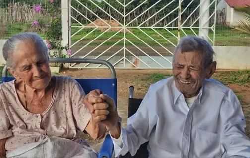 Manoel Angelim, de 105 anos, e Maria de Souza Dino, de 101 anos