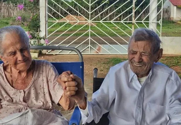 Manoel Angelim, de 105 anos, e Maria de Souza Dino, de 101 anos