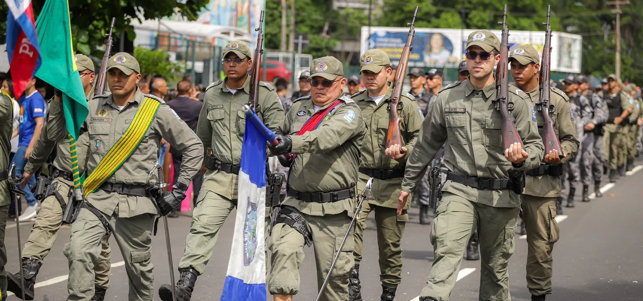 Militares na solenidade