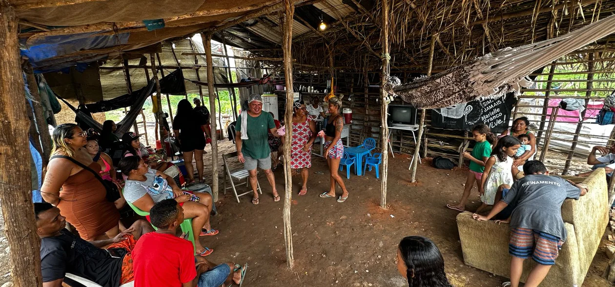 Moradores foram despejados em janeiro e retornaram