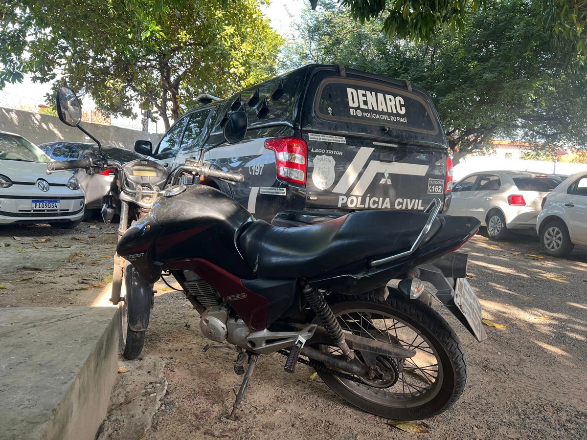 Motocicleta roubada foi recuperada pelo DENARC