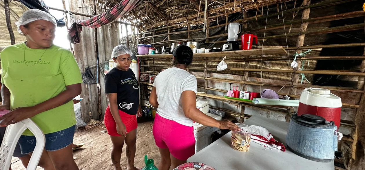 Mulheres na cozinha da ocupação