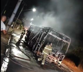 Ónibus incendiado em Londrina