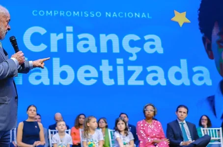 Pedro II conquista Selo Ouro do Compromisso Nacional Criança Alfabetizada