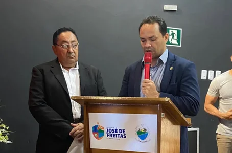 Prefeito de José de Freitas empossa novos concursados